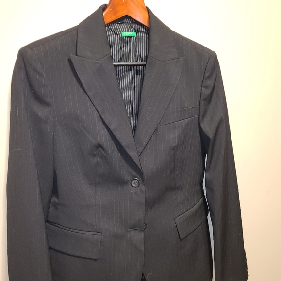 Women's Fitted pin stripe blazer - Picture 2 of 5